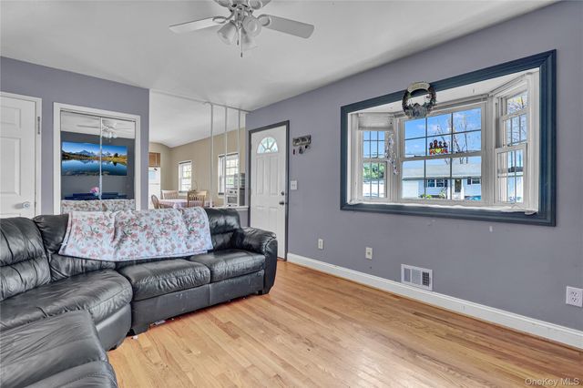 6 Norwalk Lane, Selden, NY 11784