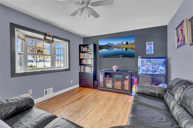 6 Norwalk Lane, Selden, NY 11784