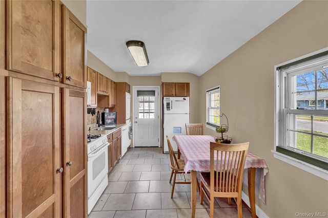 6 Norwalk Lane, Selden, NY 11784