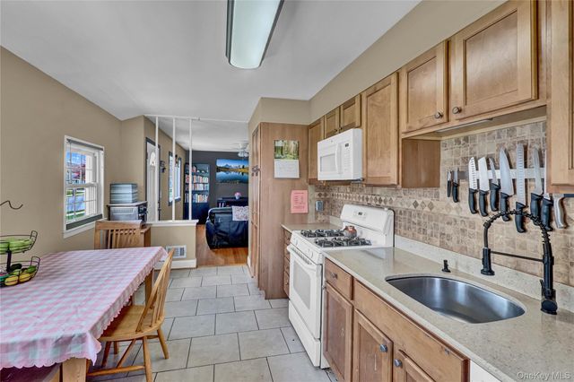 6 Norwalk Lane, Selden, NY 11784