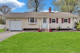 6 Norwalk Lane, Selden, NY 11784