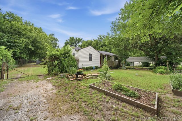 2458 E 60th Street North N, Tulsa, OK 74130