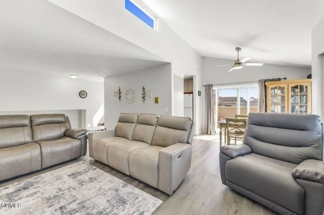 1274 San Simeon 1, Ventura, CA 93003