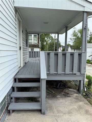 9 E Gaskill Ave, Jeannette, PA 15644