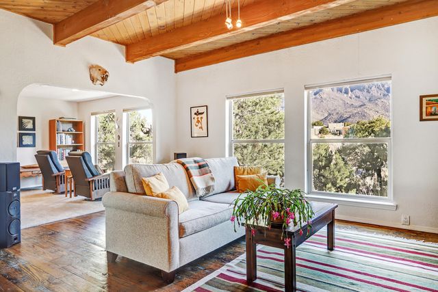 1160 Laurel Loop NE, Albuquerque, NM 87122