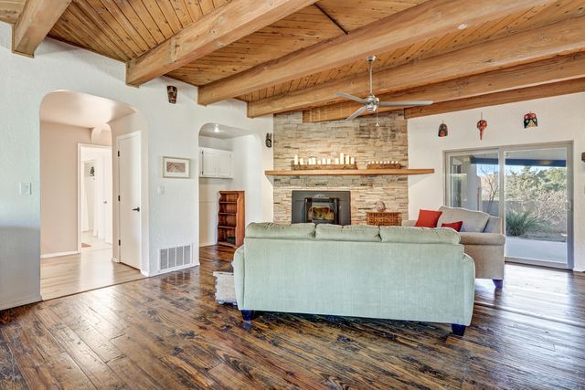 1160 Laurel Loop NE, Albuquerque, NM 87122