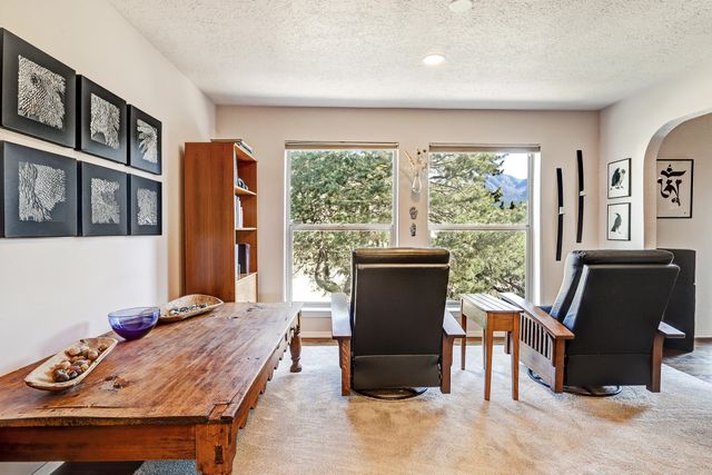 1160 Laurel Loop NE, Albuquerque, NM 87122