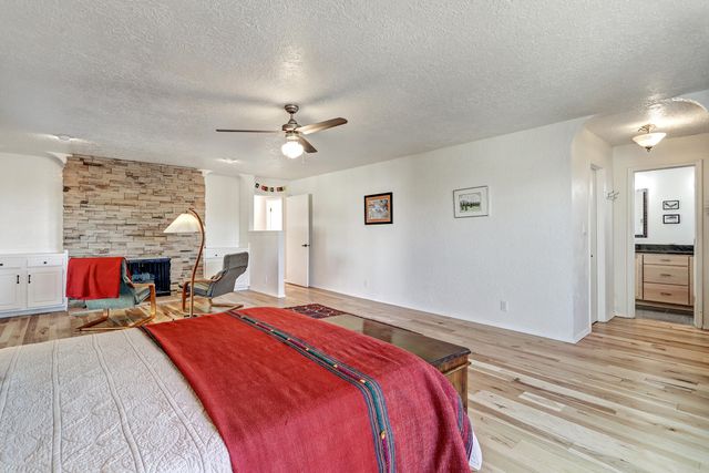 1160 Laurel Loop NE, Albuquerque, NM 87122