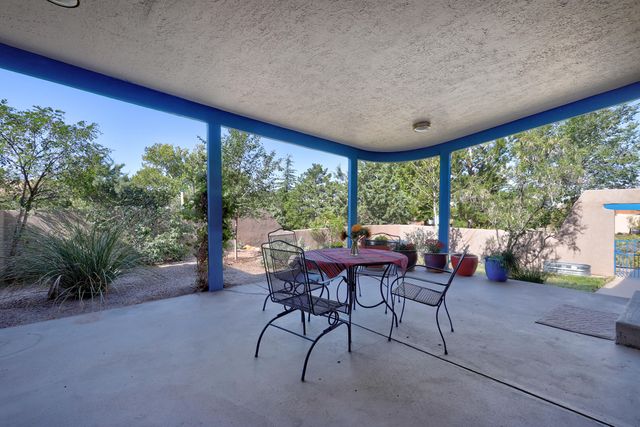 1160 Laurel Loop NE, Albuquerque, NM 87122