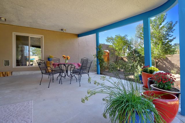 1160 Laurel Loop NE, Albuquerque, NM 87122