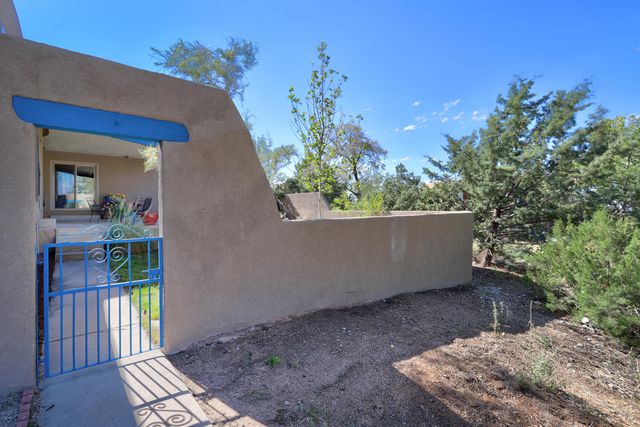 1160 Laurel Loop NE, Albuquerque, NM 87122