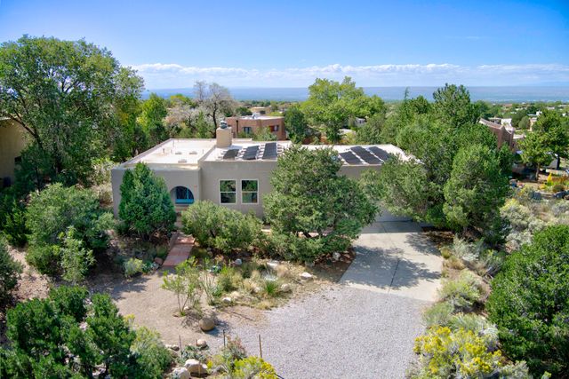 1160 Laurel Loop NE, Albuquerque, NM 87122