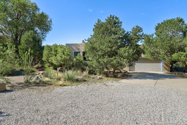 1160 Laurel Loop NE, Albuquerque, NM 87122