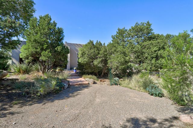 1160 Laurel Loop NE, Albuquerque, NM 87122