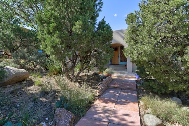 1160 Laurel Loop NE, Albuquerque, NM 87122