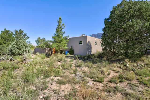 1160 Laurel Loop NE, Albuquerque, NM 87122