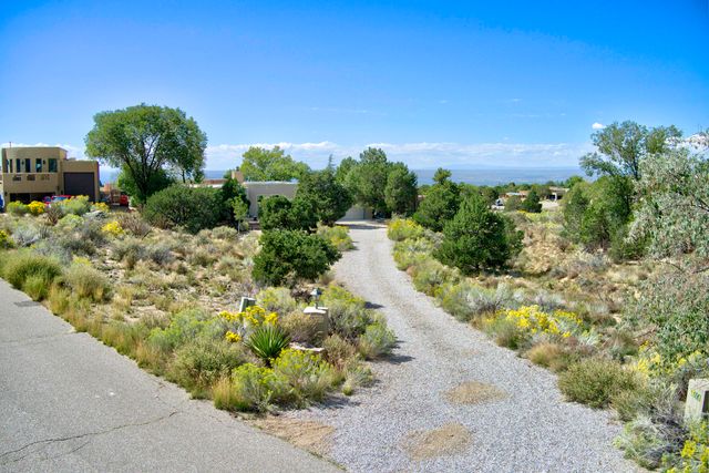 1160 Laurel Loop NE, Albuquerque, NM 87122