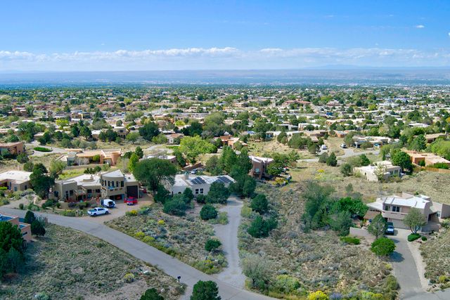 1160 Laurel Loop NE, Albuquerque, NM 87122