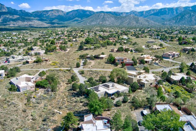 1160 Laurel Loop NE, Albuquerque, NM 87122