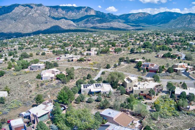 1160 Laurel Loop NE, Albuquerque, NM 87122