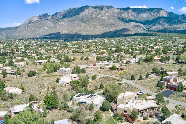 1160 Laurel Loop NE, Albuquerque, NM 87122