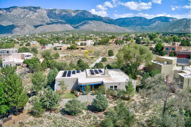 1160 Laurel Loop NE, Albuquerque, NM 87122