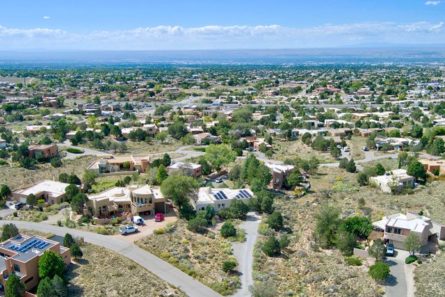 1160 Laurel Loop NE, Albuquerque, NM 87122