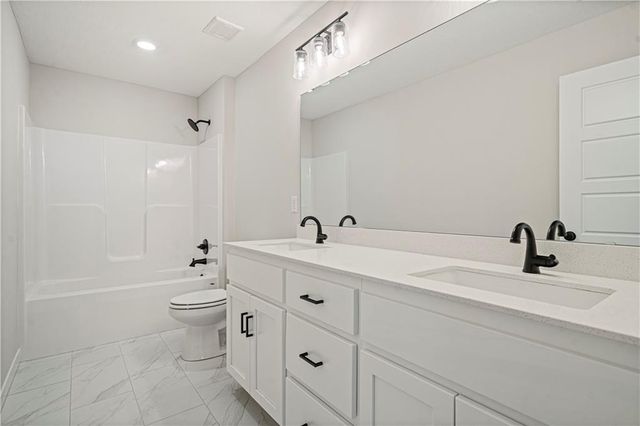 354 SW Chavis Drive, Blue Springs, MO 64064