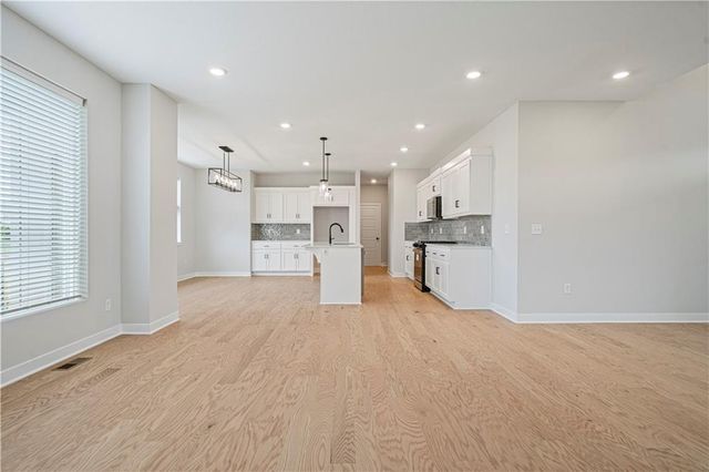 354 SW Chavis Drive, Blue Springs, MO 64064