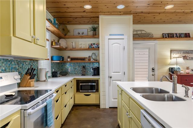 301 E Avenue C, Port Aransas, TX 78373