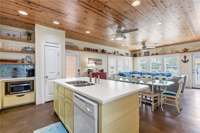 301 E Avenue C, Port Aransas, TX 78373