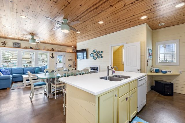 301 E Avenue C, Port Aransas, TX 78373