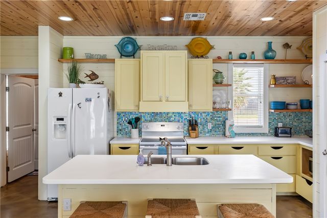 301 E Avenue C, Port Aransas, TX 78373