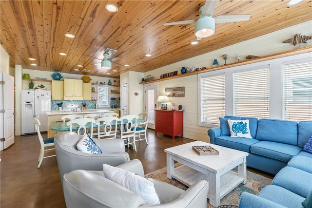 301 E Avenue C, Port Aransas, TX 78373