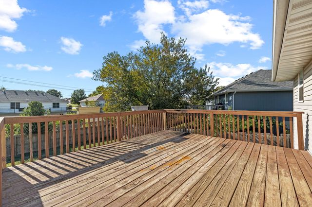 1222 W Butterfield Drive, Nixa, MO 65714