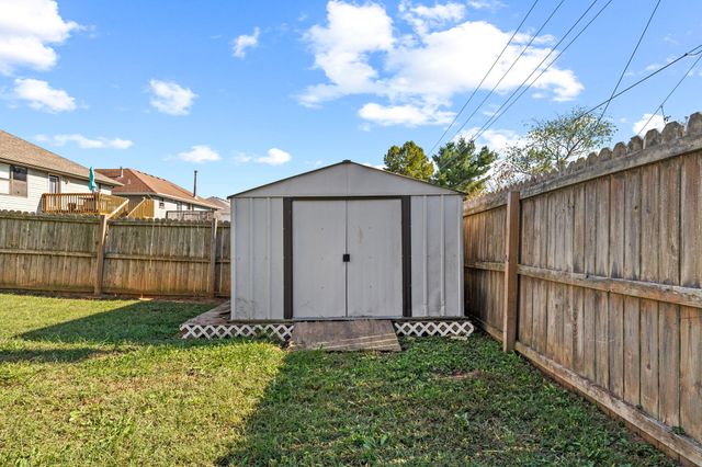 1222 W Butterfield Drive, Nixa, MO 65714