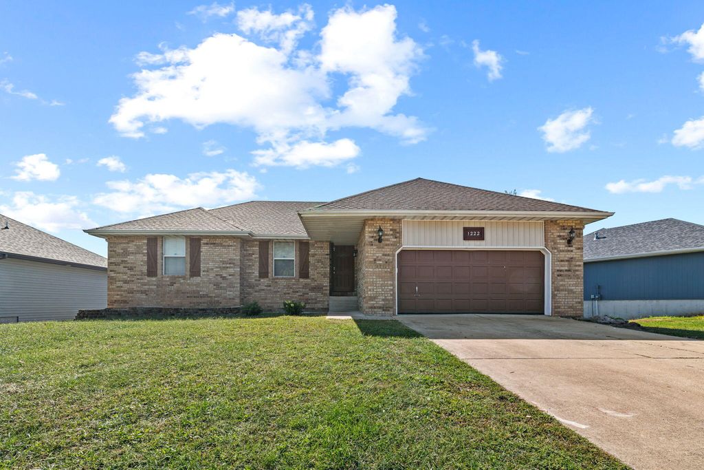 1222 W Butterfield Drive, Nixa, MO 65714