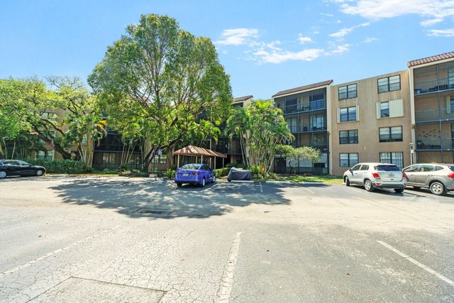 3800 N Hills Drive 402, Hollywood, FL 33021