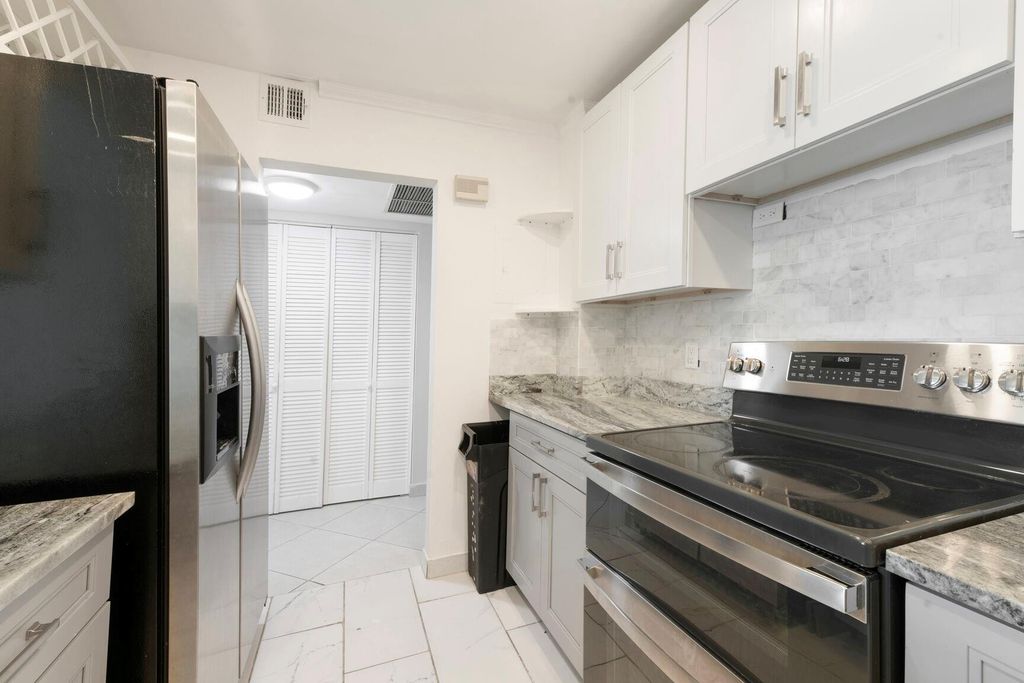 3800 N Hills Drive 402, Hollywood, FL 33021