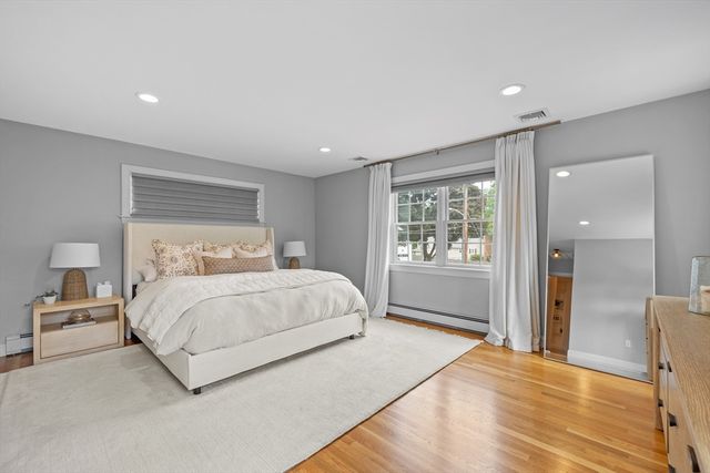 299 Pearl St, Reading, MA 01867