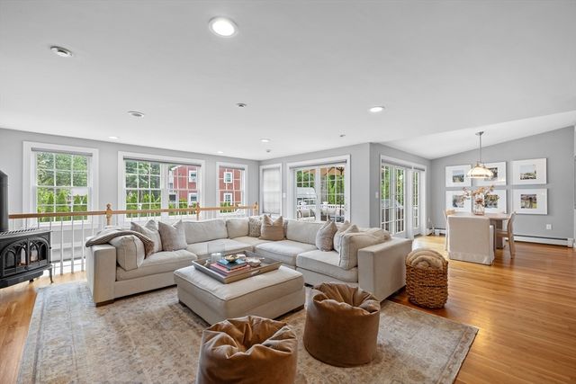 299 Pearl St, Reading, MA 01867