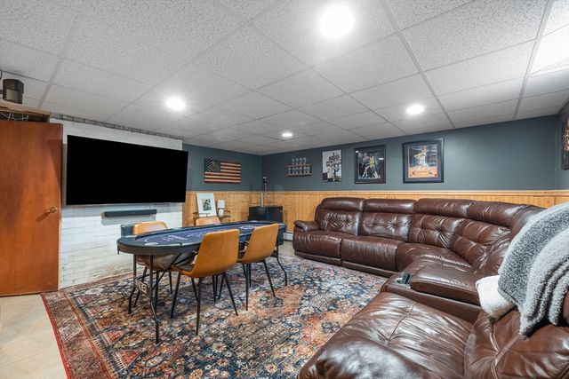 299 Pearl St, Reading, MA 01867
