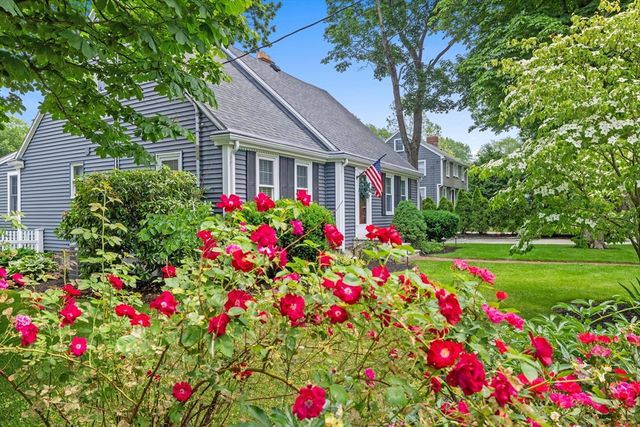 299 Pearl St, Reading, MA 01867