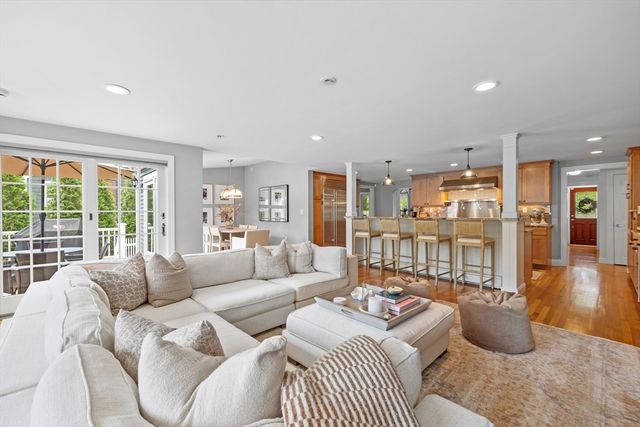 299 Pearl St, Reading, MA 01867