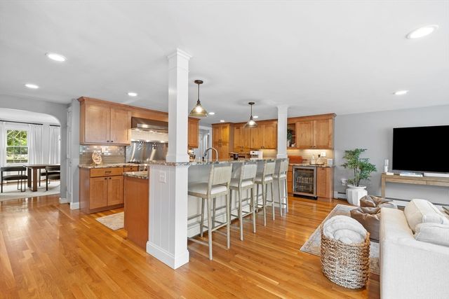 299 Pearl St, Reading, MA 01867