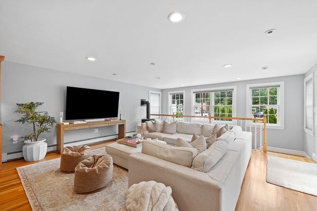 299 Pearl St, Reading, MA 01867