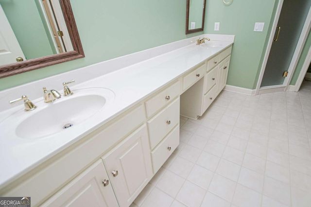 36 London Way, Carrollton, GA 30116