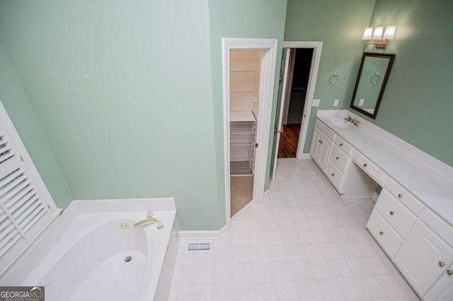 36 London Way, Carrollton, GA 30116