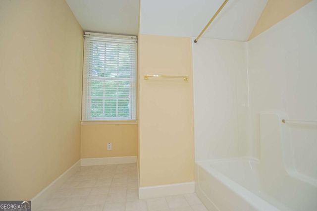 36 London Way, Carrollton, GA 30116