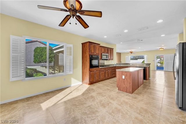 2258 Sandstone Cliffs Drive, Henderson, NV 89044